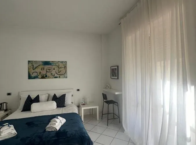 84 A Pochi Minuti Dalla Stazione 3* サレルノ