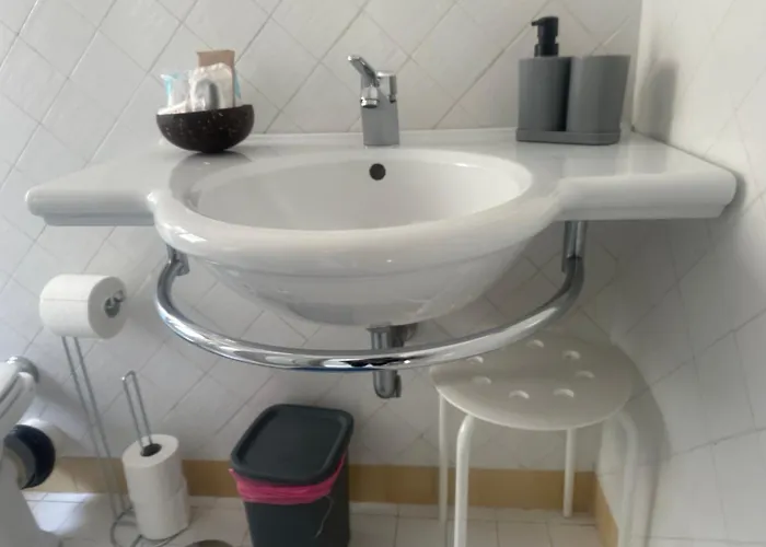 84 A Pochi Minuti Dalla Stazione 3*