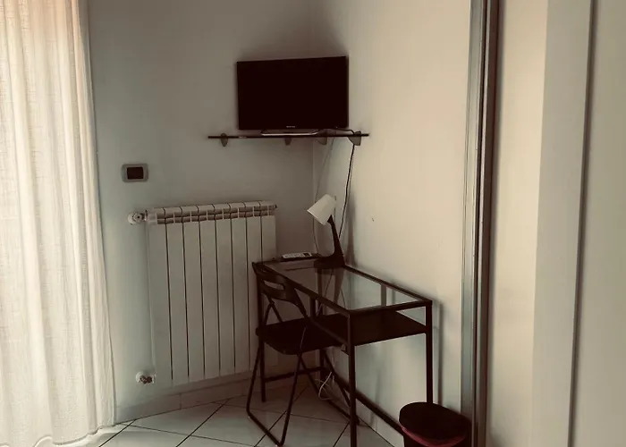 84 A Pochi Minuti Dalla Stazione 3*